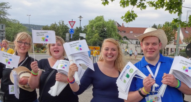 WLL und NLJ zeigen bunt Flagge